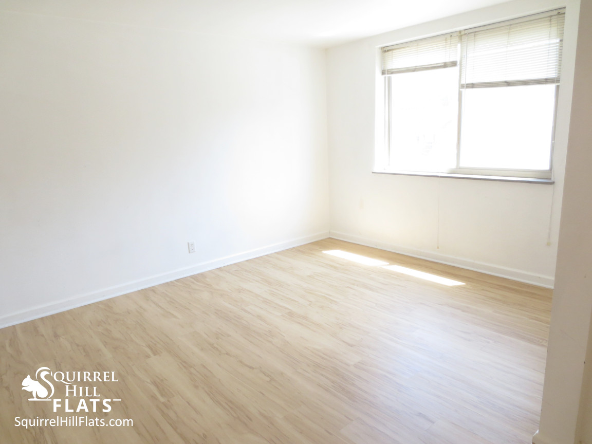 2- Bright Spacious Apt with Hdwd Floors